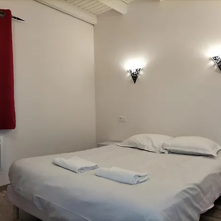 Les Acacias Courte Et Longue Duree Apartmanhotel 3*