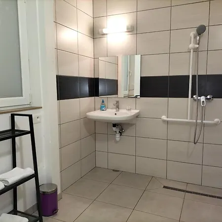 Les Acacias Courte Et Longue Duree Bischoffsheim